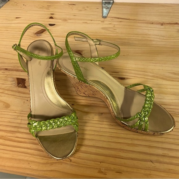 Daisy Fuentes Green Strappy Wedge-heeled Sandals with Cork Decor - Picture 3 of 8